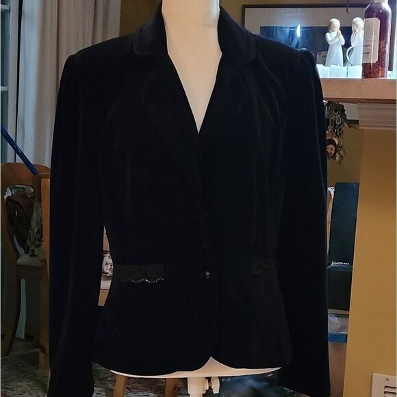 BLACK VELVET 3 BUTTON BLAZER - Picture 1 of 8